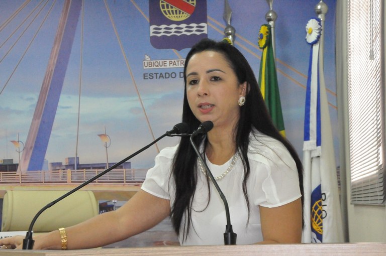 Elzinha Mendonça Apresenta Projeto De Combate à Violência Contra Mulher — Câmara Municipal De 