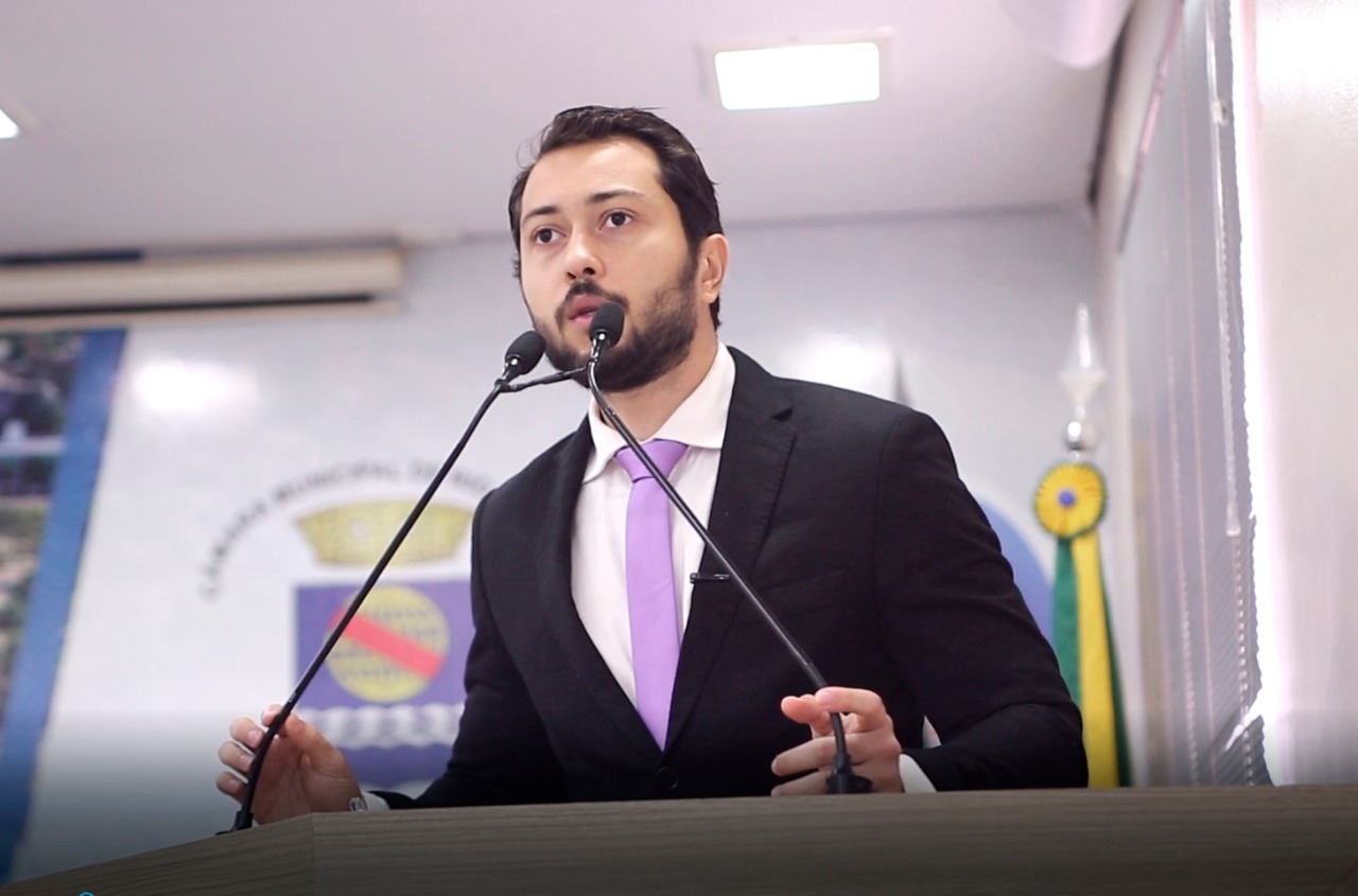 Emerson Jarude apresenta pedido de CPI para investigar contrato de iluminação pública com lâmpadas de led em Rio Branco.