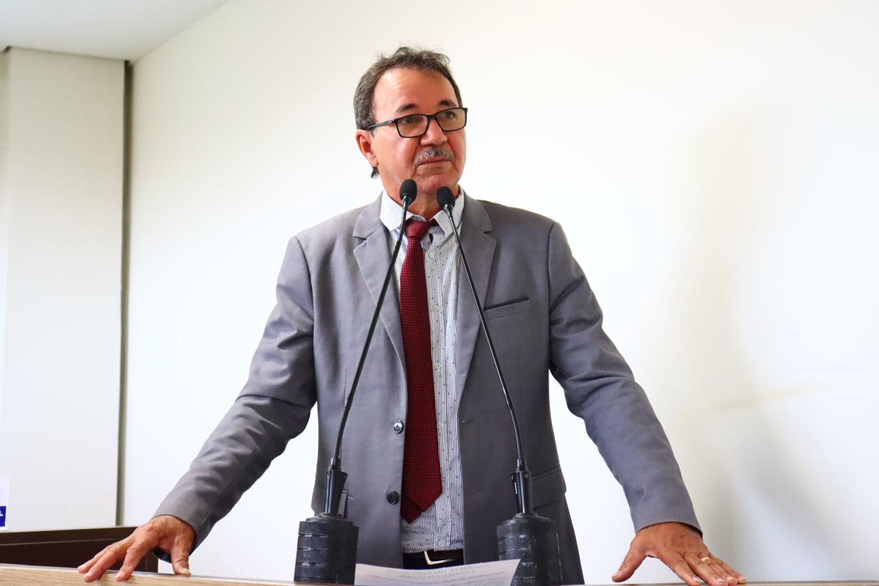 Vereador Francisco Piaba pede construção de quebra molas na Capital