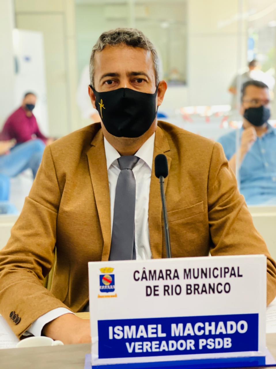 Vereador Ismael Machado apresenta que indicações para beneficiar professores da rede municipal de educação
