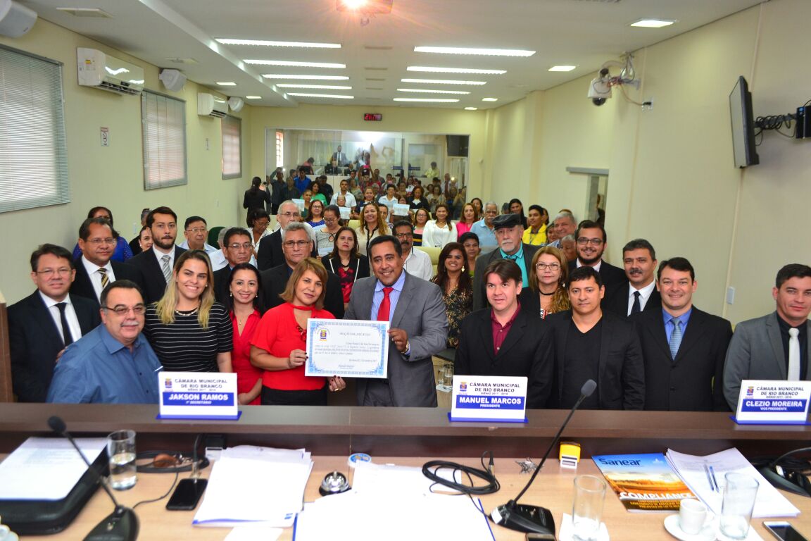 Vereador Jakson Ramos entrega Moção de Aplauso à Maternidade Bárbara Heliodora pelos 67 anos de fundação