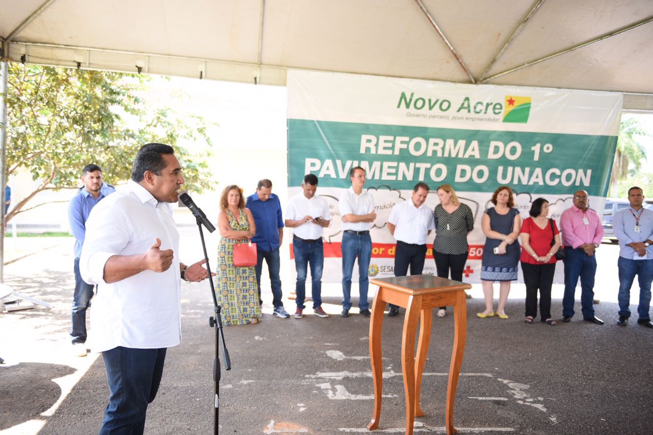 Jakson Ramos prestigia assinatura de ordem de serviço para reforma e ampliação da UNACON