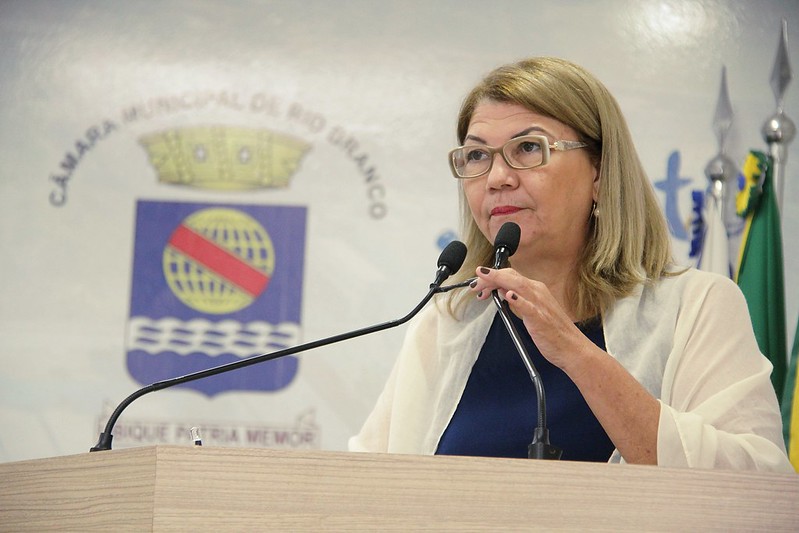 Vereadora Lene Petecão cobra da prefeitura posicionamento sobre o transporte público de Rio Branco